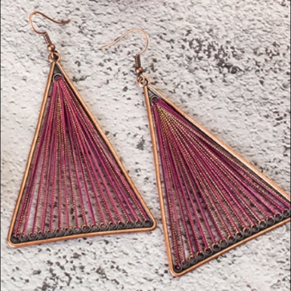 🔴 5/$20 mauve gold thread triangle earrings - Picture 2 of 3